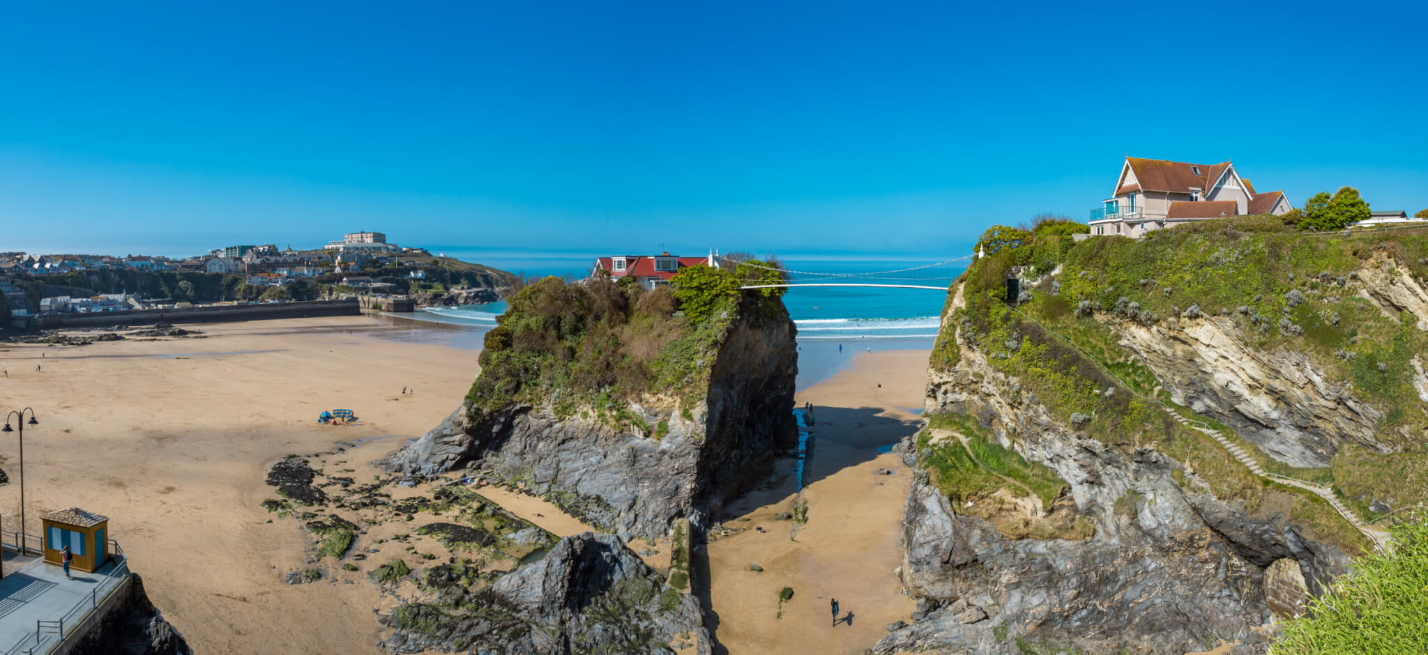 Strand mit Klippen in Newquay