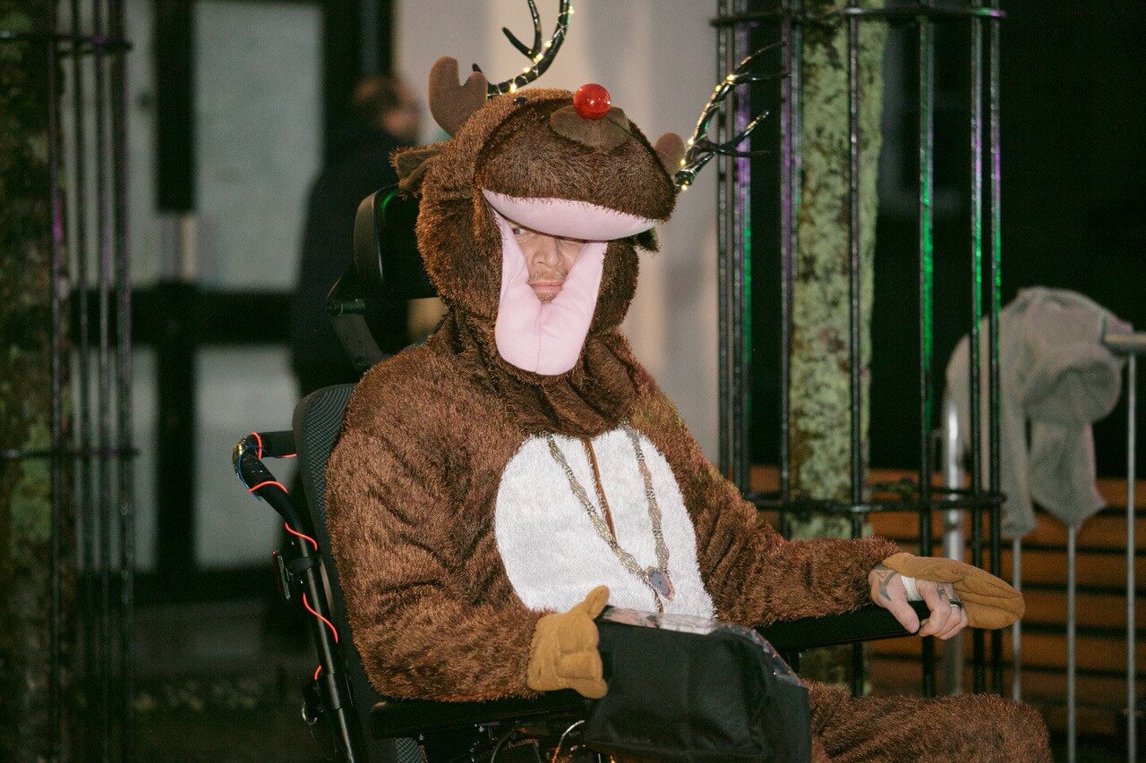 Louis steals the lights show11