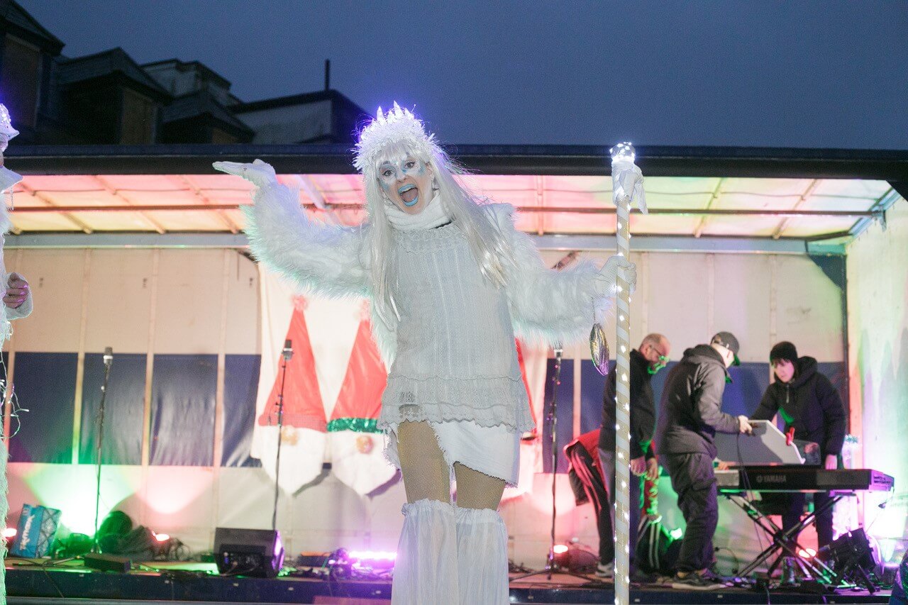 Louis steals the lights show12