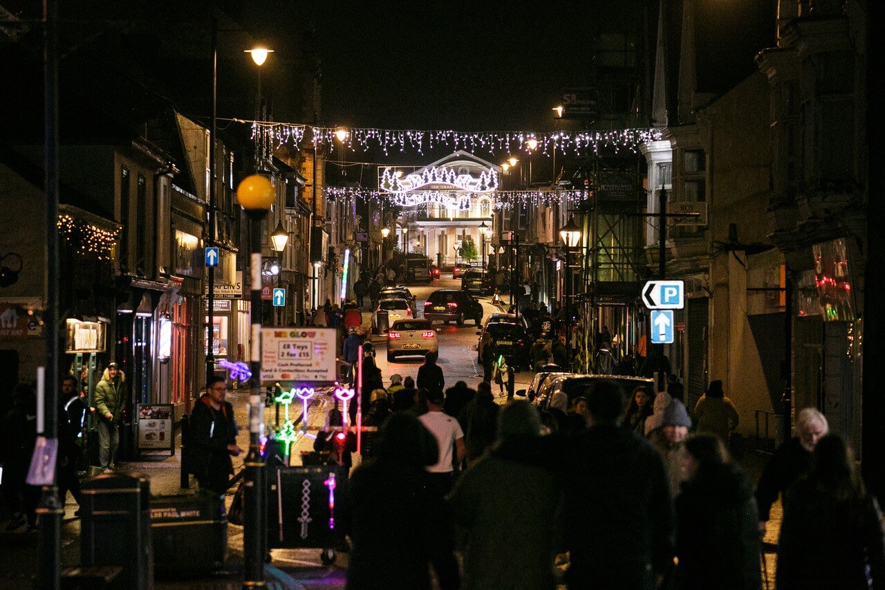 Louis steals the lights show5