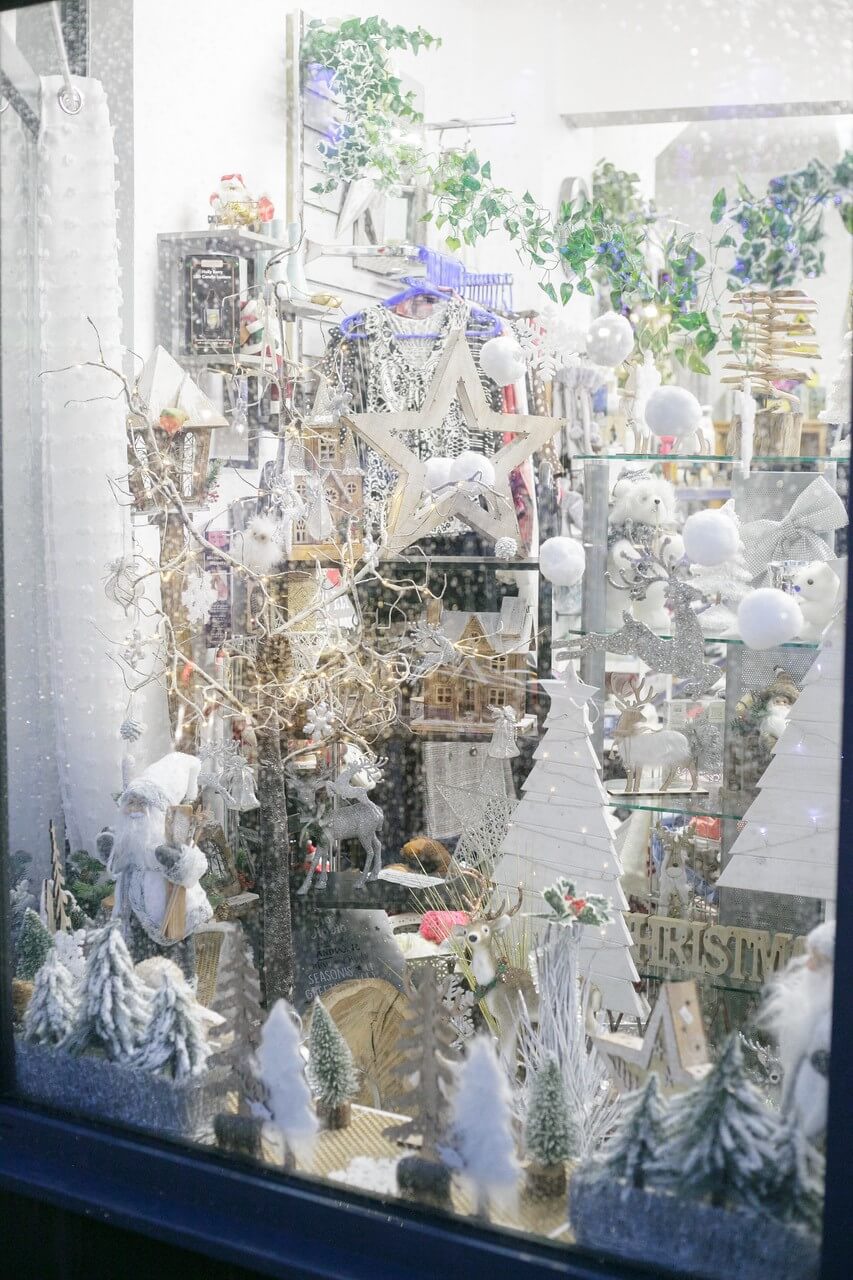 Louis steals the lights show8