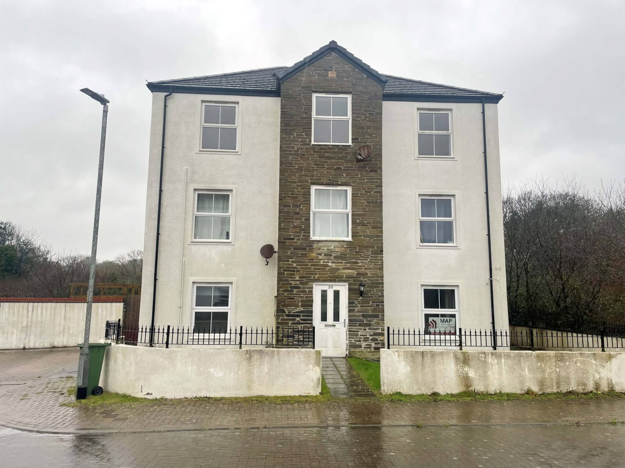 UNDER HAMMER – Flat in Goodern Drive, Truro