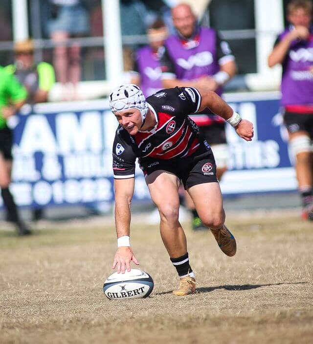Henry Palmer scoring a try for the Cornish Pirates