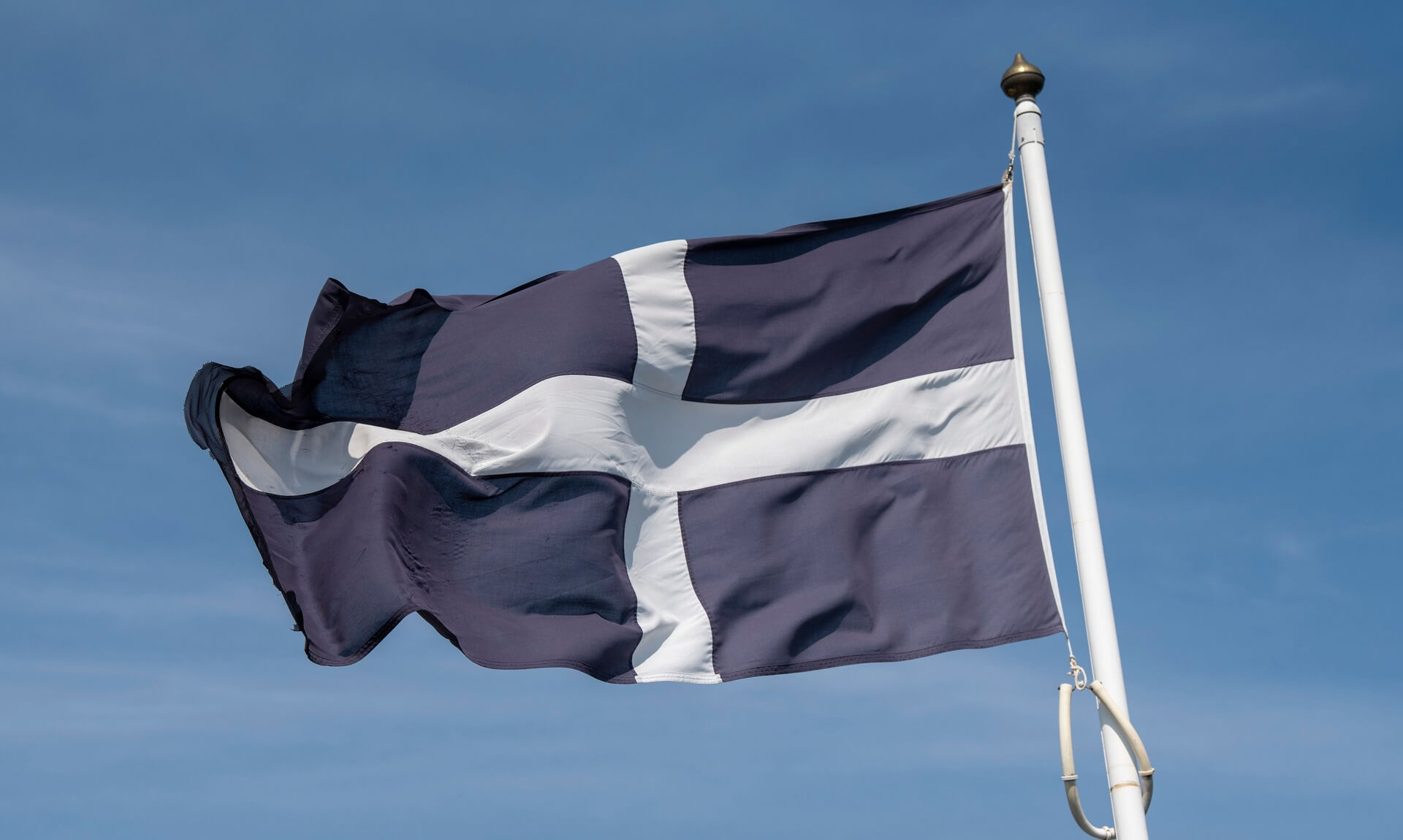 The St Piran's flag flying against a blue sky