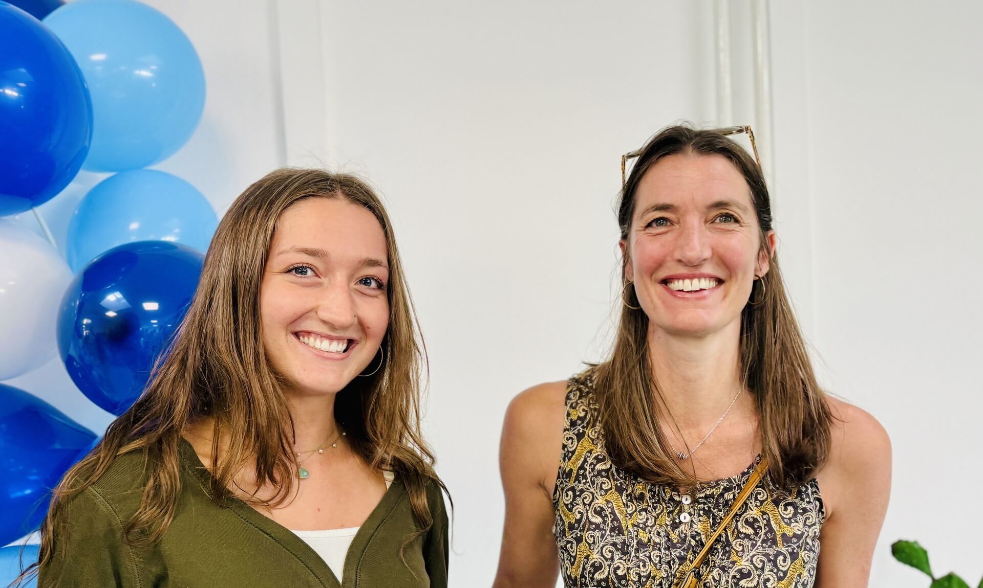 Flo Jubb and her mum Eleanor celebrate her GCSE results at Falmouth School