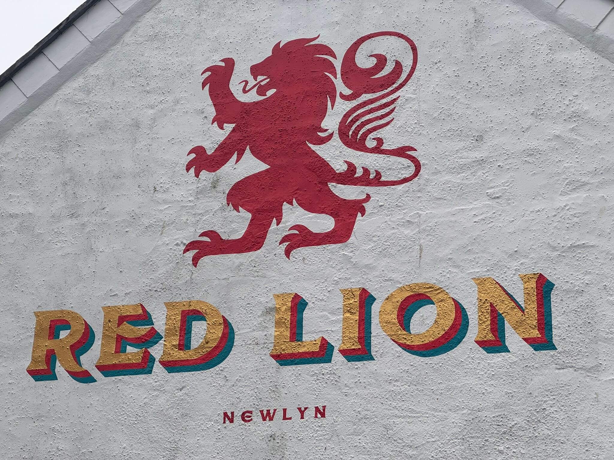 The Red Lion mural painted on the gable wall of the pub in Newlyn