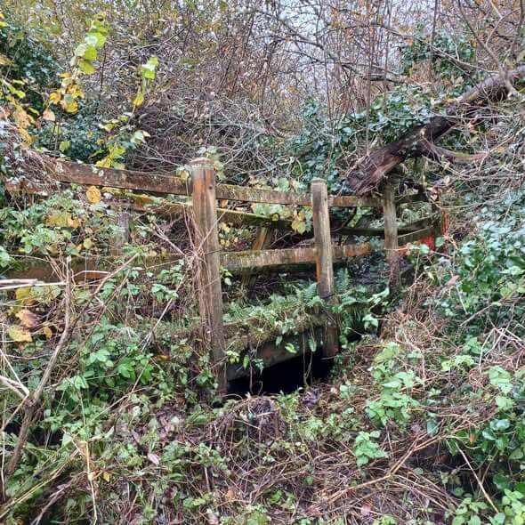 The previous decayed footbridge at Grade Ruan before replacement