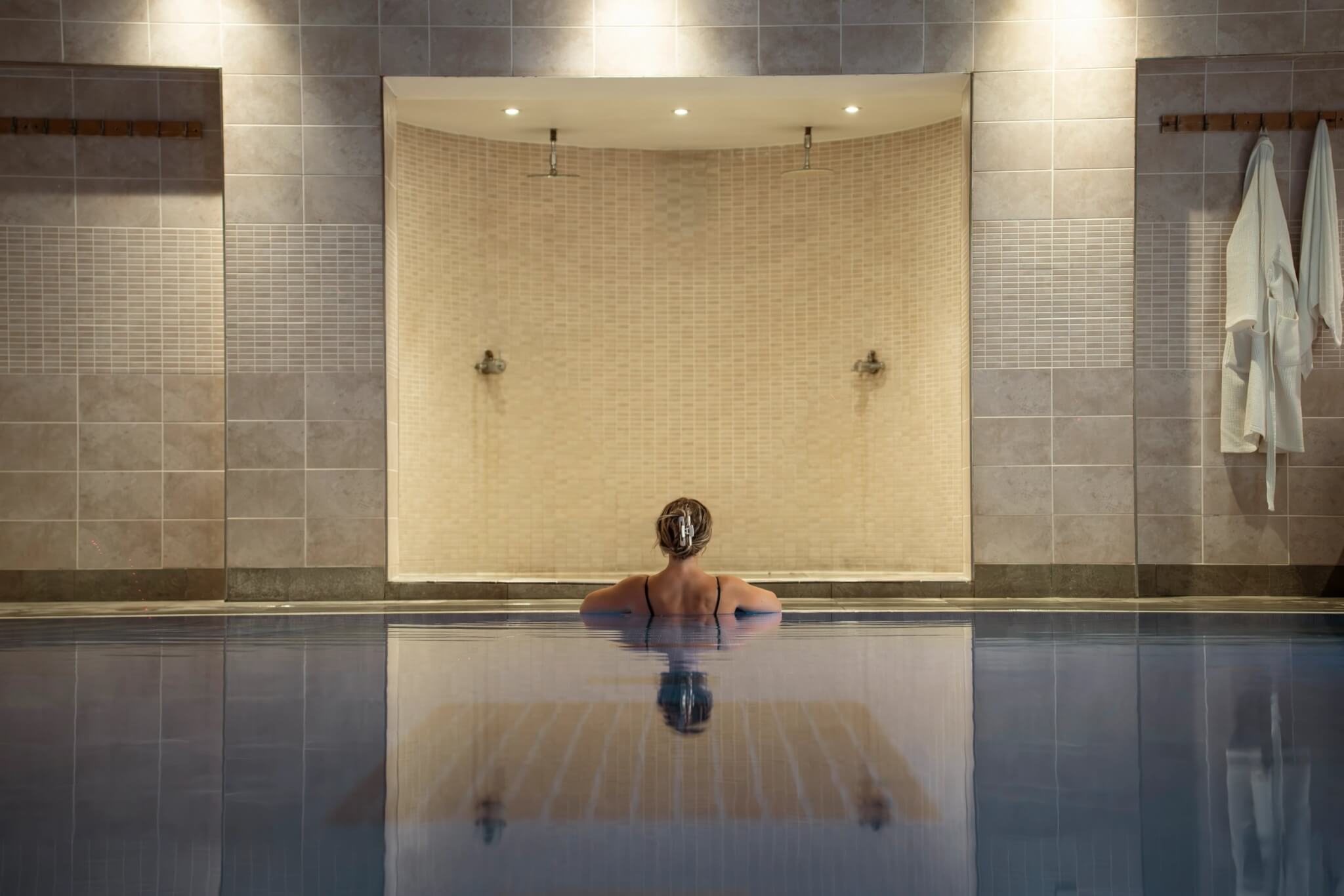 Guest in the Fistral Spa vitality pool