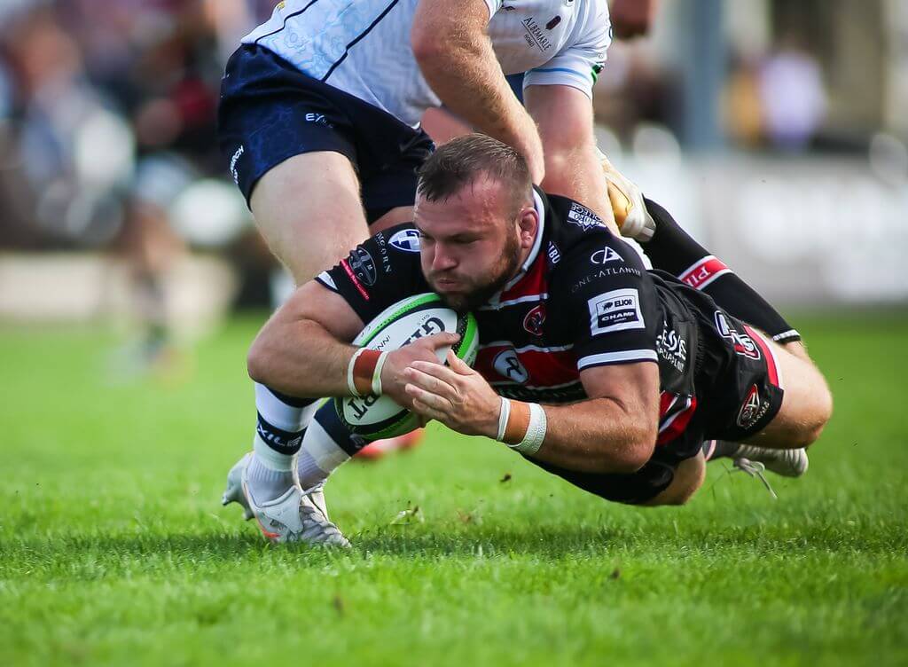 Morgan Nelson scores a try for Cornish Pirates against Doncaster Knights
