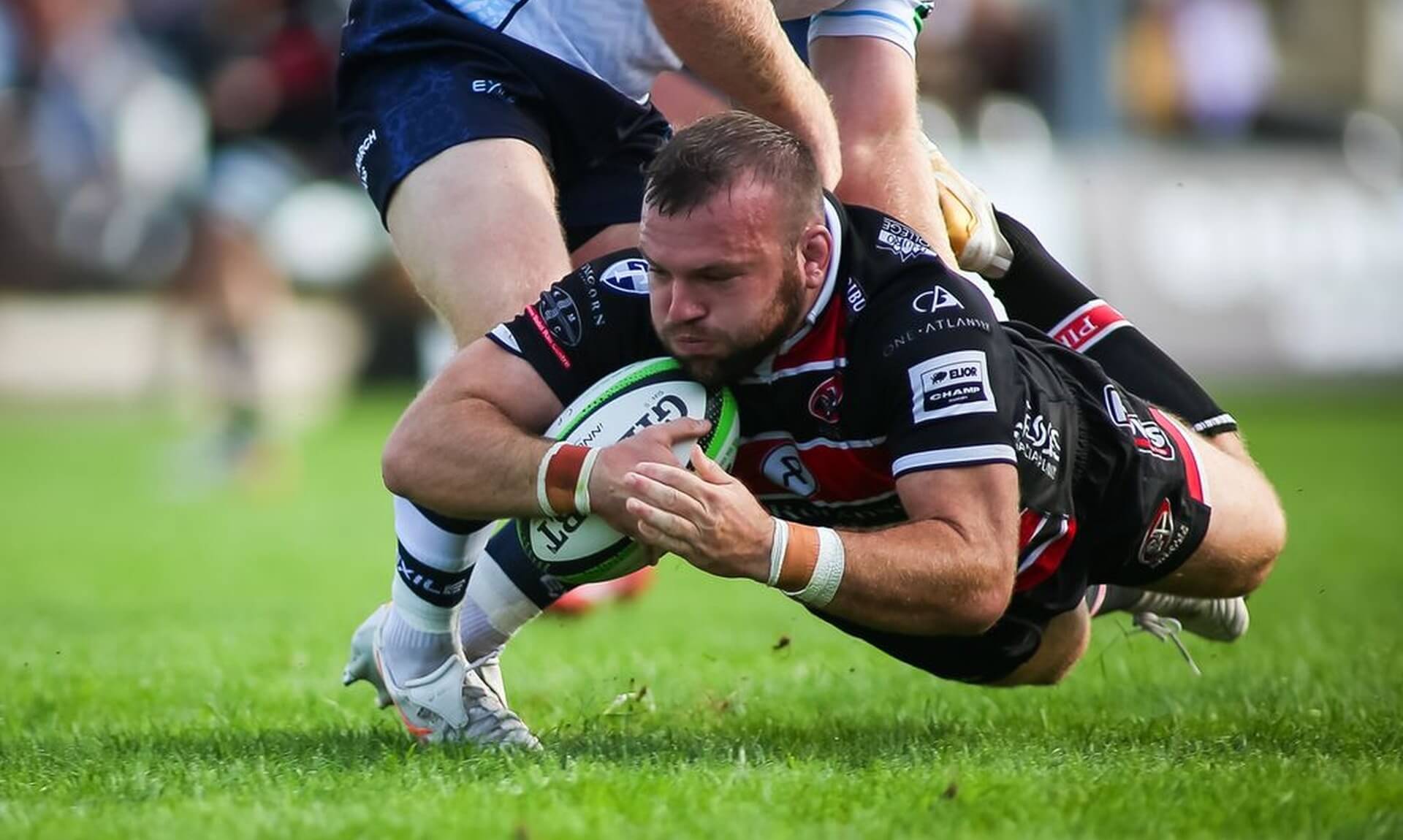 Morgan Nelson scores a try for Cornish Pirates against Doncaster Knights