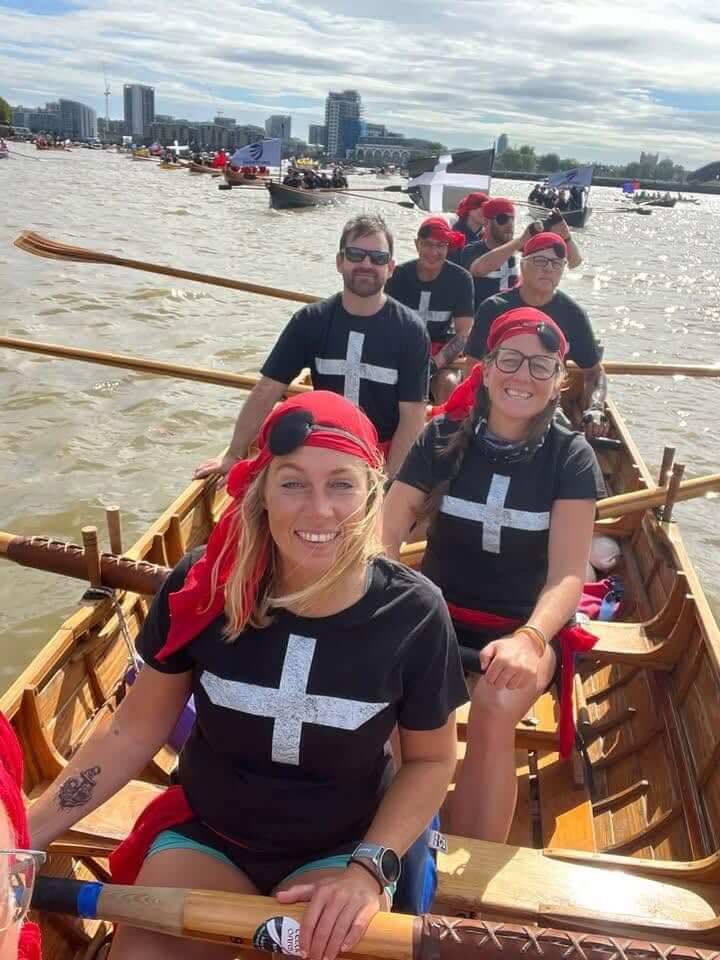 Mevagissey rowers in St Piran's cross shirts smiling on the Thames