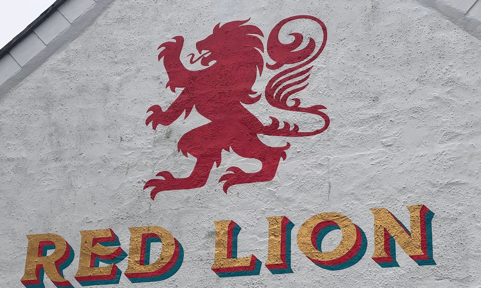 The Red Lion mural painted on the gable wall of the pub in Newlyn