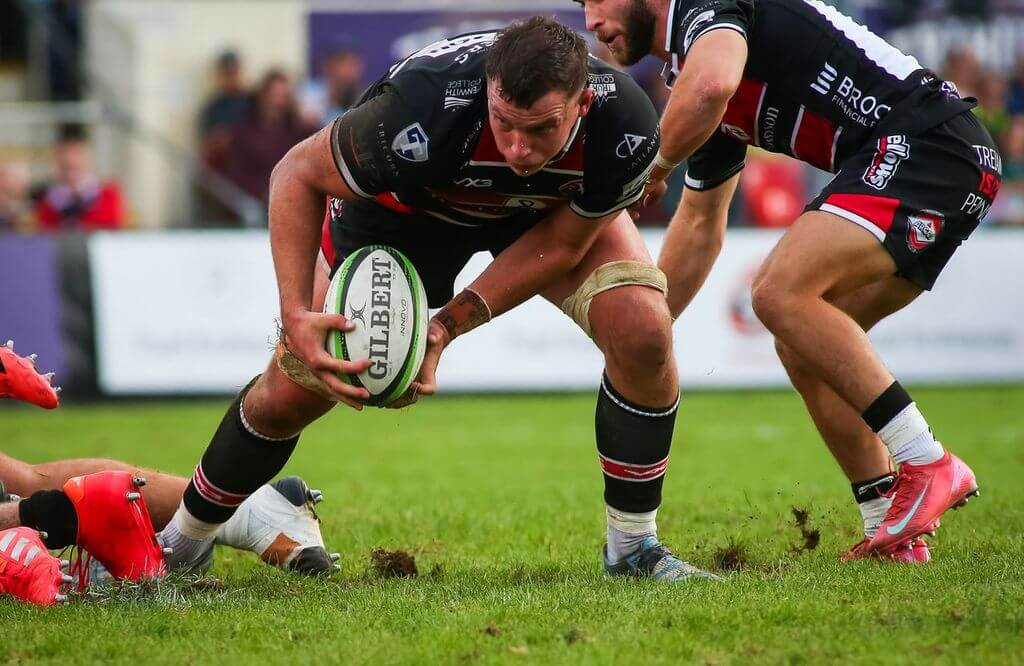Hugh Bokenham picking up the ball for the Cornish Pirates