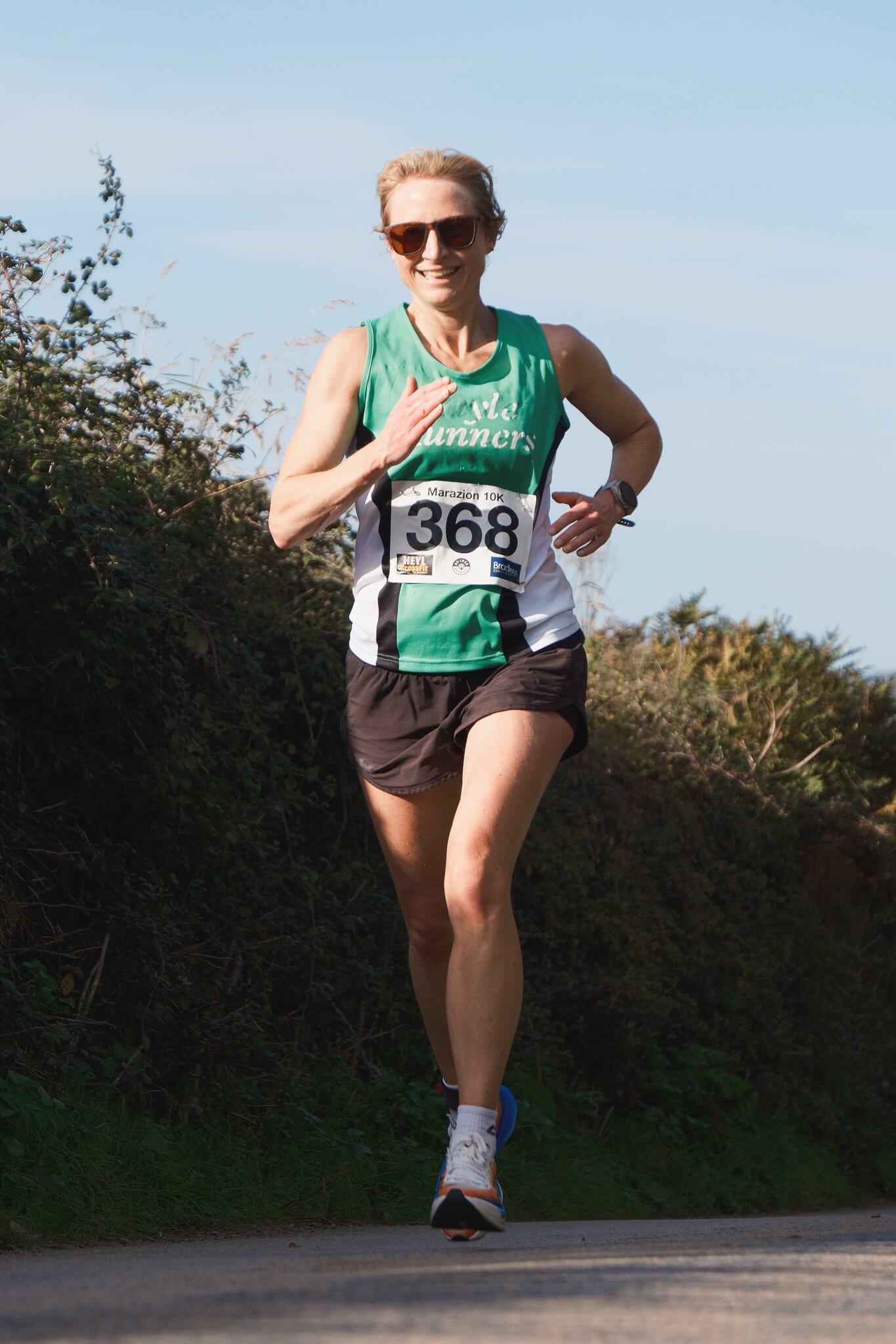 Emma Paull of Hayle Runners running in the Marazion 10K