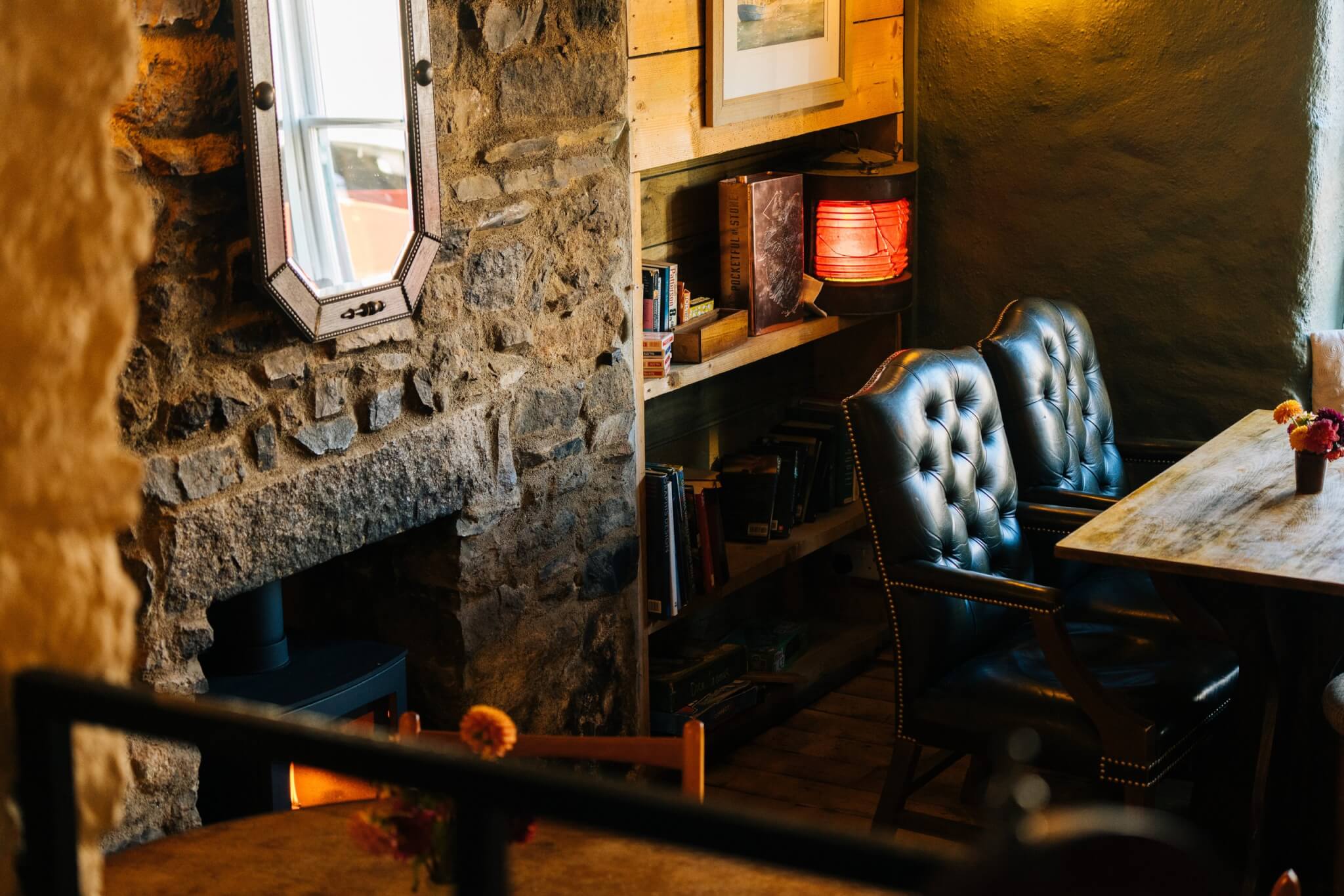 Leather armchairs and bookshelves in a snug at the Red Lion