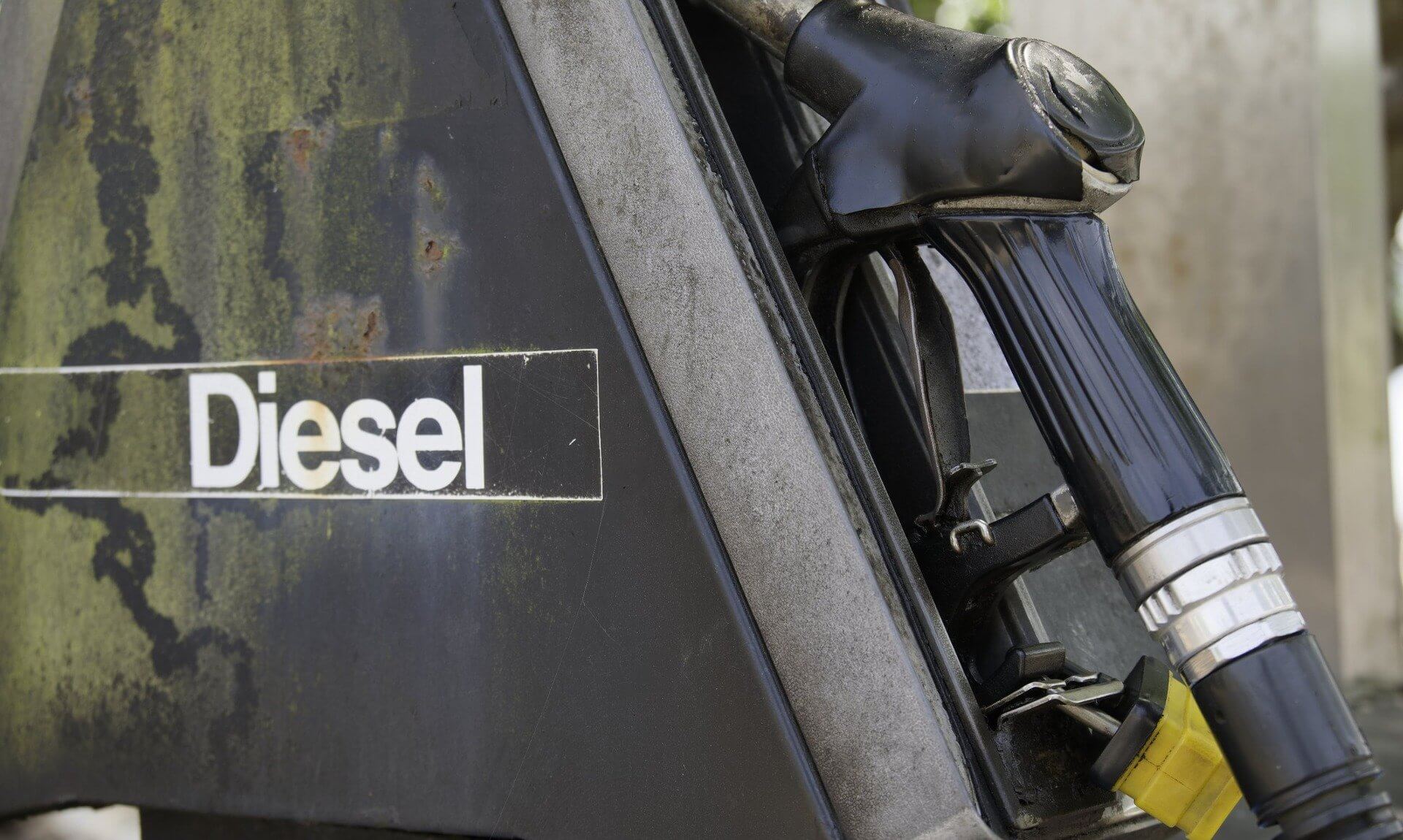 Diesel fuel pump nozzle