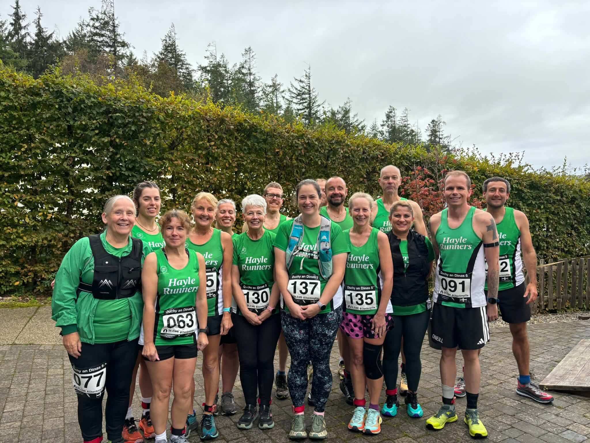Hayle Runners team in green club vests and race numbers at the Duchy an Dinas 5