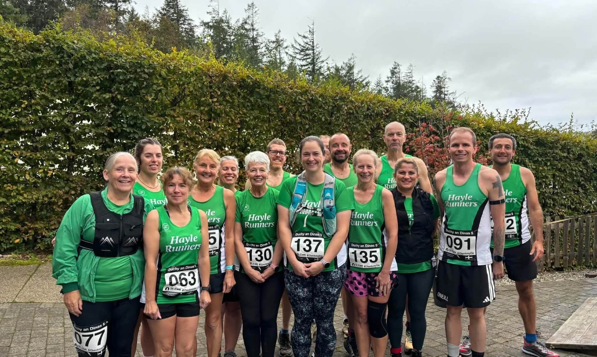 Hayle Runners team in green club vests and race numbers at the Duchy an Dinas 5