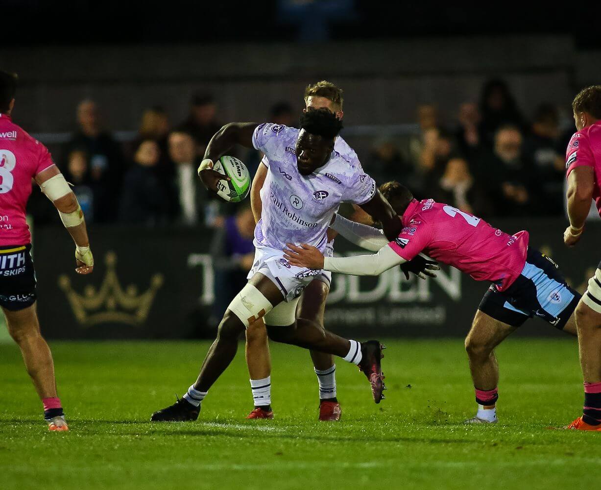 Cornish Pirates replacement Tomi Agbongbon carries into the Bedford Blues defence