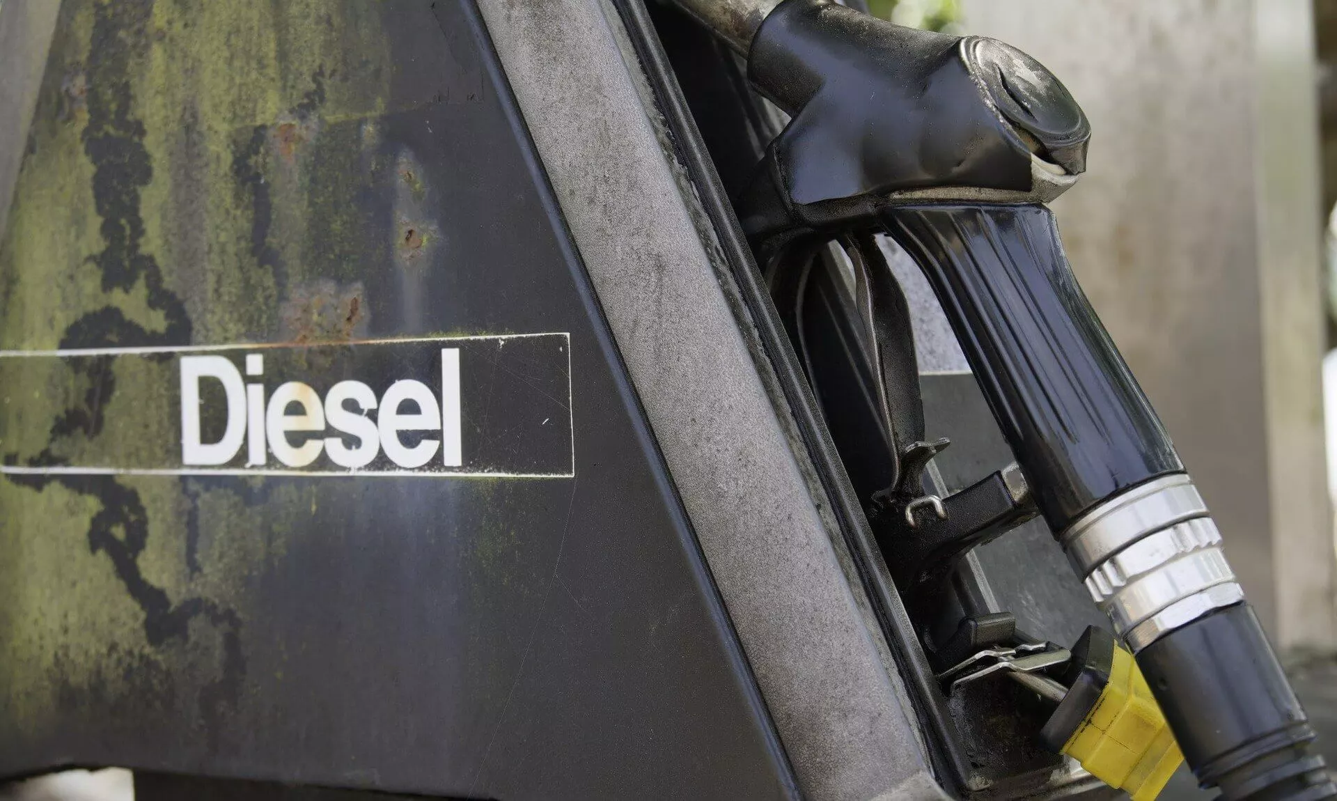 Diesel fuel pump nozzle